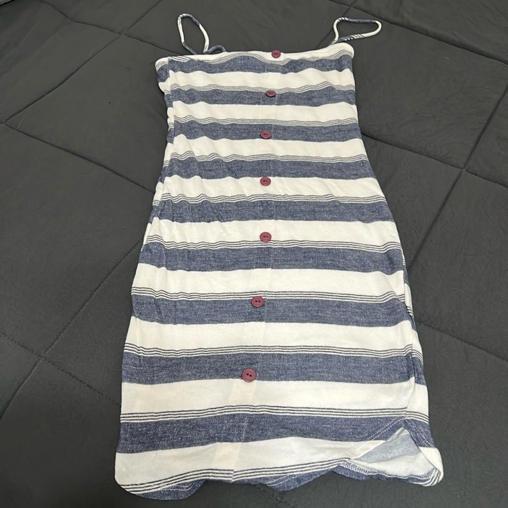 Windsor , white and blue stripes , size small